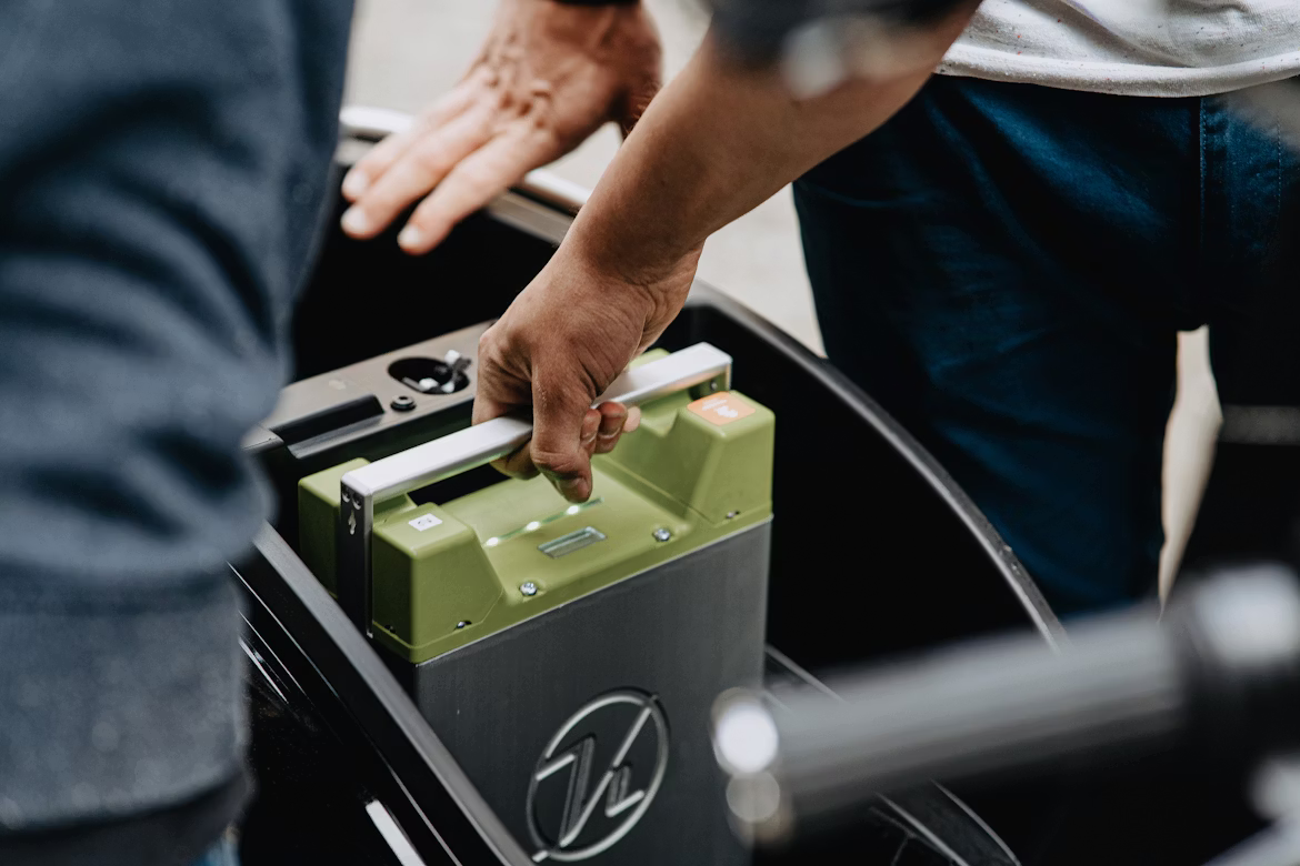 Hydrogen vs Battery Electric Powertrains: Tech Tradeoffs in Efficiency, Refueling, and Infrastructure